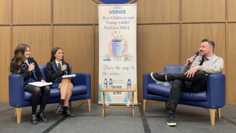 Reading Cafe Podcast_interviewing author Ross MacKenzie